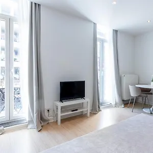 Bright, Spacious & Perfectly Located In The Heart Of Apartamento